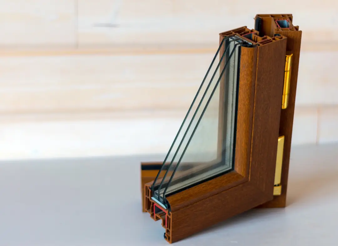 Installation de fenêtre en bois sur mesure La Ferrière